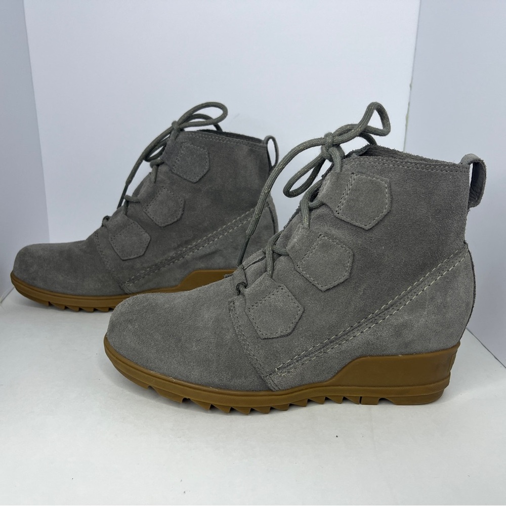 Sorel Women's Evie Ankle Lace boot wore twice, like new Size 8
